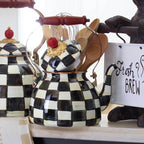 Iconic Black & White Courtly Check Enamel Tea Kettle 1,89L by MacKenzie-Childs