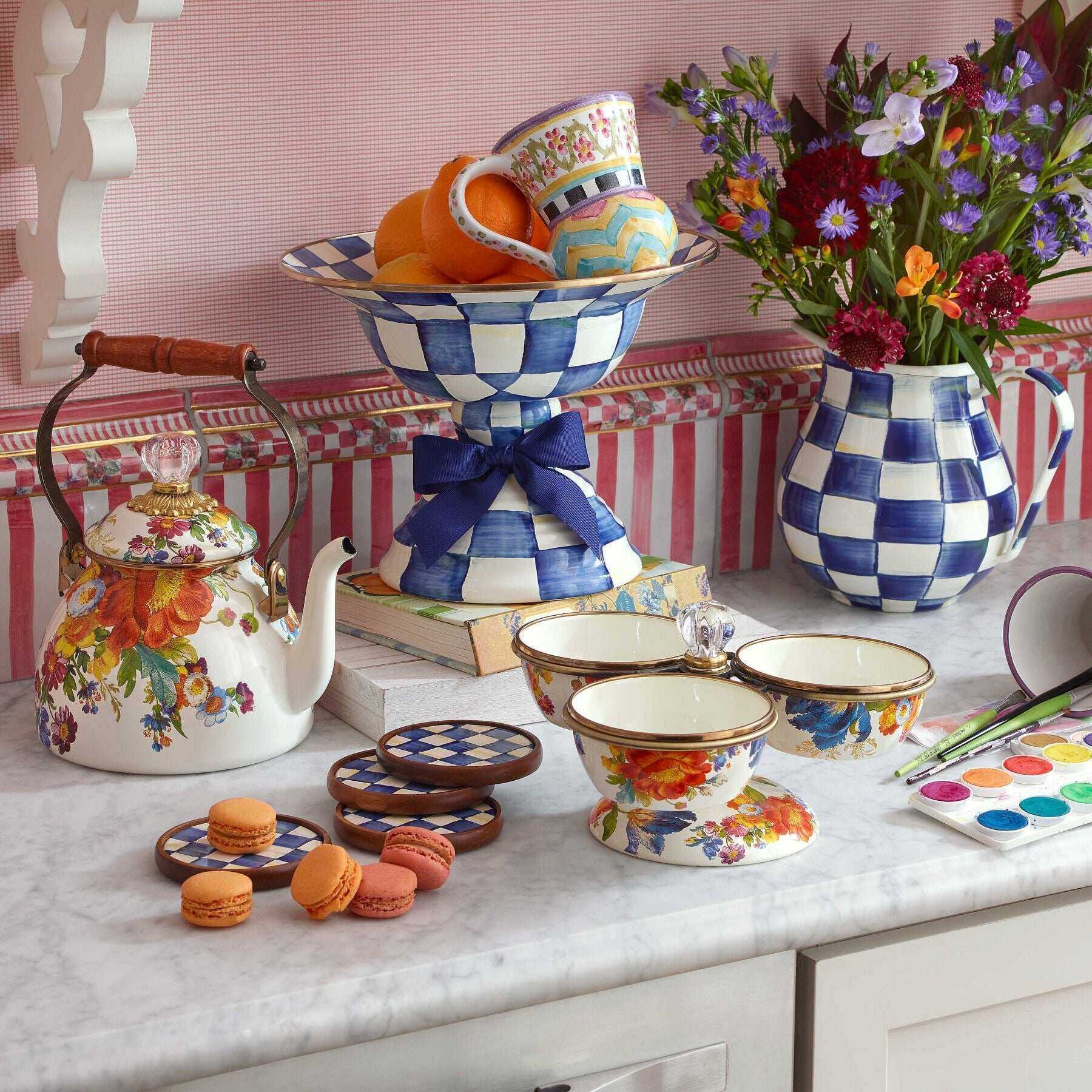 Flower Market White Enamel Tea Kettle by Mackenzie-Childs 1,89L