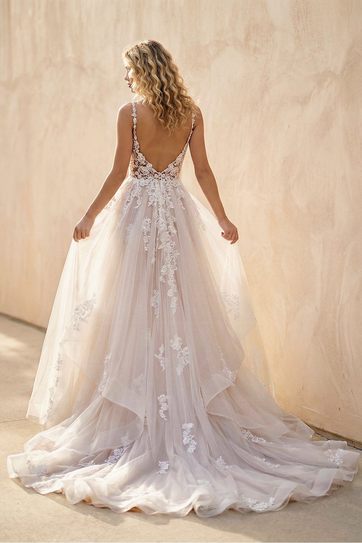 A-Line Lace White Sleeveless Wedding Dress