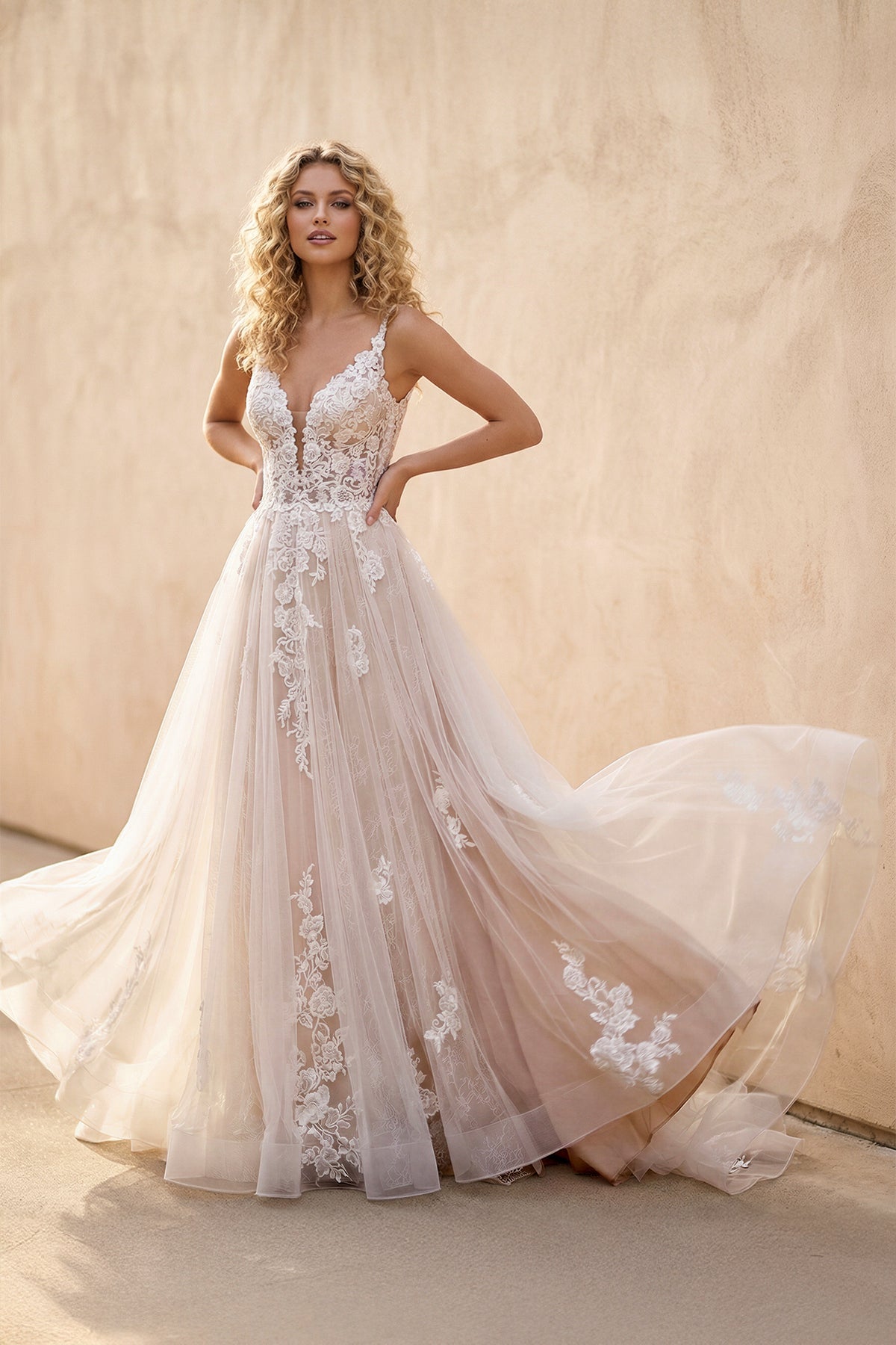 A-Line Lace White Sleeveless Wedding Dress