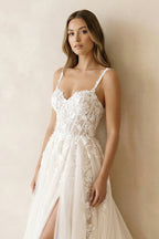 A Line Sweetheart Tulle Wedding Dresses with Appliques in White