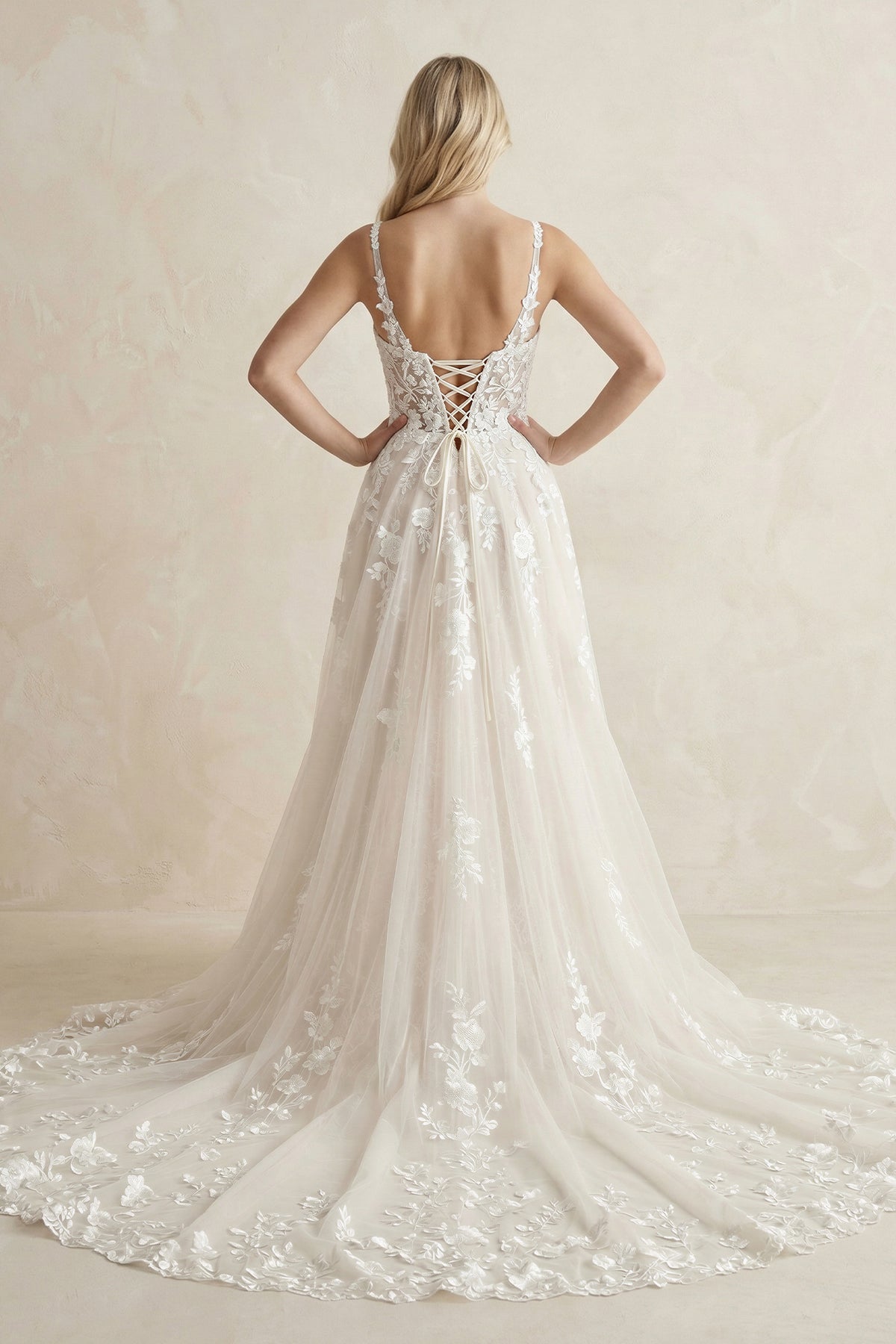 A Line V Neck Tulle Wedding Dresses with Appliques in White